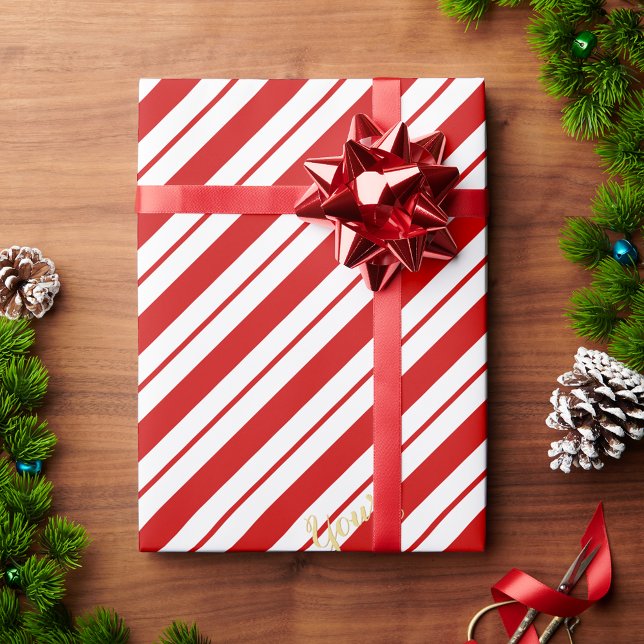 Jul Godisrandiga röda ränder Anpassad gul text Presentpapper (Christmas Candy Cane Red Stripes Custom Gold Text Wrapping Paper)
