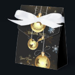 Jul Golden Ornaments Shiny Stars Black Presentaskar<br><div class="desc">Jul Golden Ornaments Shiny Stars Black Favor Boxes. Unik,  vacker utformning av snyggten. Lätt att vara personlig. Teckensnittet stil,  storlekt och färg kan ändras. Matchande objekt är tillgängliga.</div>