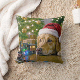 Jul Golden Retriever som tittar på ett leksakståg Kudde