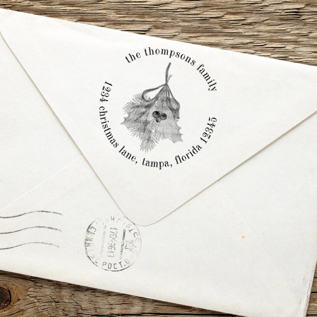 Jul Helgdag Holly Greenery Returadress Självfärgande Stämpel (Christmas classic holly berries and greenery returns address stamp.)