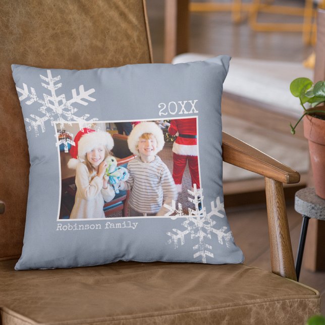 Jul Helgdag Photo Snöflingor Dusty Blue Kudde (Rustic snowflake family holiday keepsake photo pillow perfect for decorate your home.)