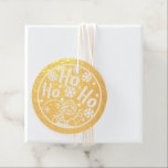 jul Ho Ho Ho Santa Winter Snöflingor<br><div class="desc">Jul Ho Ho Ho Ho Santa Winter Snöflingor Foil Favor Tags visar texten "Ho Ho Ho" i en modern manustypografi och accentueras med en tomt och snöflingor. På motsatt sida står God jul med personligen namn. Perfekt för julklapp, helgdag, party favors, firande och tack för presenter. Designad av Evco Studio...</div>