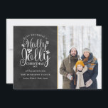 Jul Holly Jolly Script Chalkboard Photo Julkort<br><div class="desc">En snyggt Holly Jolly-fotokortdesign som gör att du kan anpassa dig med ditt favoritfoto,  helgdag,  namn och år på en kalkylbords bakgrund. De omvända funktionerna som faller snöflingor på en matchande kritersbakgrund. Designad av Thisisnotme©</div>