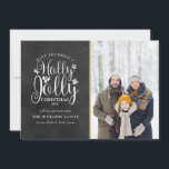 Jul Holly Jolly Script Chalkboard Photo Julkort<br><div class="desc">En snyggt Holly Jolly-fotokortdesign som gör att du kan anpassa dig med ditt favoritfoto,  helgdag,  namn och år på en kalkylbords bakgrund. De omvända funktionerna som faller snöflingor på en matchande kritersbakgrund. Designad av Thisisnotme©</div>