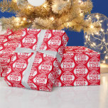 Jul Humor | Santa's Officiell Nice List Funny Presentpapper<br><div class="desc">Någon gjorde den trevliga listan i år. Visa av tomtens officiell godkännandeförsegling med komisk helgdag papper. Lägg i deras gåvor med tomtens officiell godkännandestämpel! Med ett strålande och klassiskt rött och vitt tema och tomtens frimärke om sin bekräftade trevliga liststatus, gör detta lustiga papper om omslagna helgdag inget misstag om...</div>