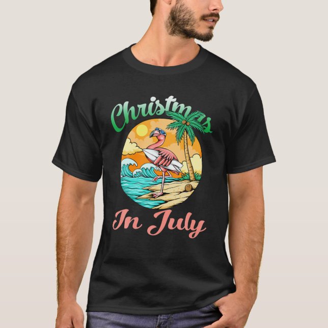 Jul i juli: Flamingo Surfing Summer T Shirt (Framsida)