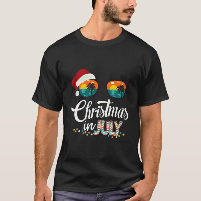 Jul i juli: Hat Sunglasses Somme Cele T Shirt (Framsida)