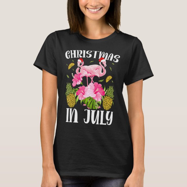 Jul i juli: Kvinnor i Rosa Flamingo 2 T Shirt (Framsida)