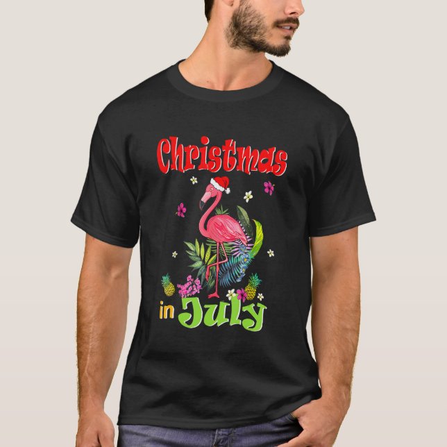 Jul i juli: Kvinnor i Rosa Flamingo T Shirt (Framsida)