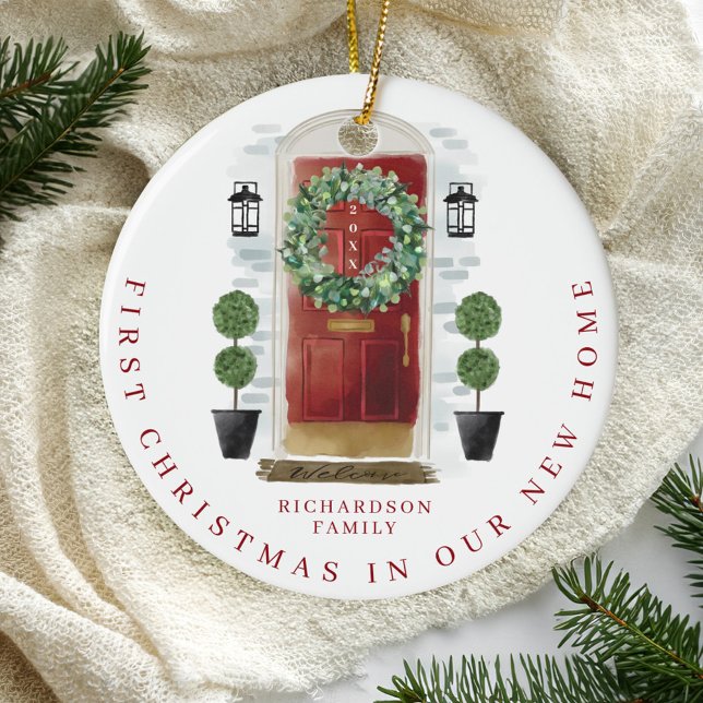 Jul i nybörjare: Röd dörr - andedräkt Julgransprydnad Keramik (Christmas In New Home Watercolor Red Door Wreath Ceramic Ornament)