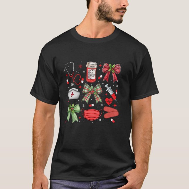 Jul Julafton Coquette Bow RN CNA ICU Scurb Nurse T Shirt (Framsida)