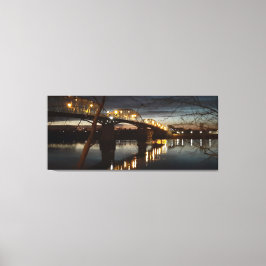Jul ljus på bron över Donau. Canvastryck