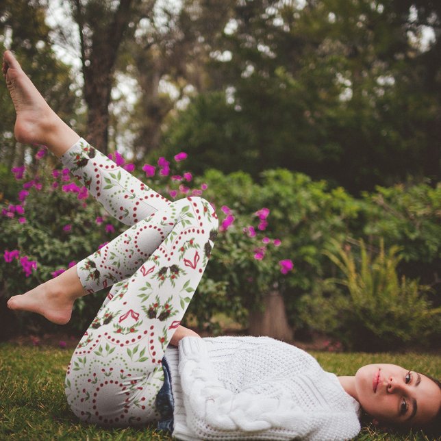 jul Monogram Greenery Foliage Holly Berries Leggings (Christmas pattern with pine cones, greenery, and red berries, leggings)