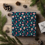 Jul Mushroom Mönster Helgdag Presentpapper<br><div class="desc">Den här designen kan vara personlig i det område som tillhandahålls genom att ändra fotot och/eller text. Du kan också anpassa den genom att klicka för att anpassa ytterligare alternativ och ta bort eller ändra färg i bakgrunden, lägga till text, ändra texten färg eller stil eller ta bort texten för...</div>