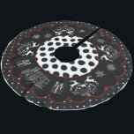 Jul- och Träd-kjolen i Chalkboard och Polka dots Julgransmatta Borstad Polyester<br><div class="desc">Snyggt Julgran-kjolar med renar och snöflingor. Scalloped trim design på inre kant och polka dot gräns i svart,  grått och vitt.</div>