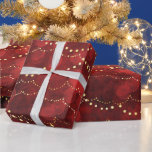 Jul om Crimson och Guld Fairy Ljus Presentpapper<br><div class="desc">Den vackra Guld fairy ljus mot ett krimskryt mönster gör perfekten ge för denna juljulhelg.</div>