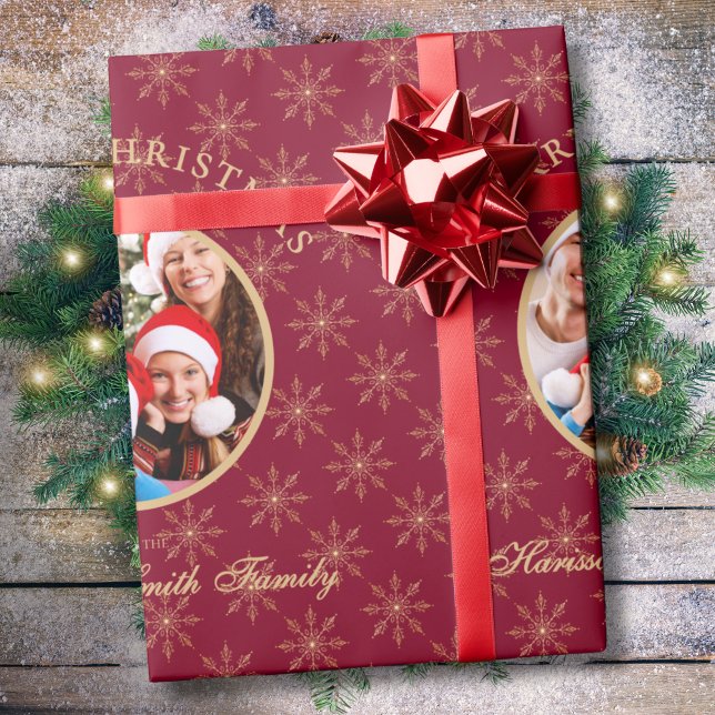 Jul om Snöflingor i Guld i Clean Forest Burgundy Presentpapper (Skapare uppladdad)