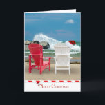 Jul på Beach Helgkort<br><div class="desc">Santa hat på en Adirondack-stol på kusten med vågar.</div>