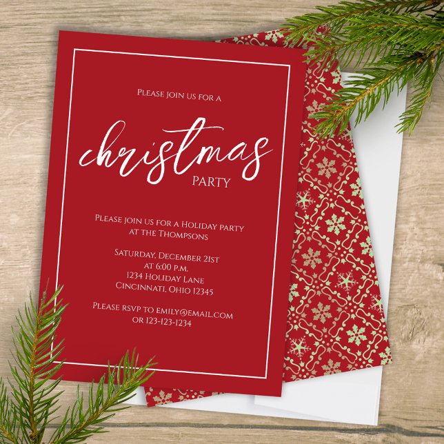 Jul Party Elegant Red Grönt Snowflake Modern Inbjudningar (Simple green snowflake Christmas party invitation with a red background. )