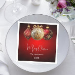 Jul party röd guld-baubles-middag pappersservett<br><div class="desc">En röd bakgrund,  vit text. Dekorerad med tre röda och faux guld-baubles och guld-stjärnor. Text: God jul. Anpassa och lägg till din familj namn och år.</div>