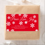 Jul Peace Kärlek Joy White Snowflake-skript Fraktsedel<br><div class="desc">Skicka över Peace Kärlek och Joy i julas med den klassiska,  moderna,  vita snöflingans returadressetikett. Lägg till din egen returadress. Modern PEACE KÄRLEK JOY i vit skripttypografi med vit snöflingor och röd helgdag. Skicka e-post om du behöver hjälp med att skapar det här arbetet åt dig. designsbykatz@gmail.com Glad helg!</div>