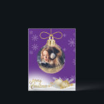 Jul - prydnadsfoto Snöflingor Modern Lila Helg Vykort<br><div class="desc">Julprydnaden i söt guld med ditt favoritfoto som har lagts till för att anpassa alla dina anhöriga och vänner. Fin djup lila bakgrund. Perfekt-kortet för personen i en budget.</div>