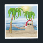Jul Sandman på Tropical Beach Pappersservett<br><div class="desc">Cute sandman som bär en Jultomten hatt och solglasögon på stranden och med helgdag i handflatan i träd och hammock.</div>