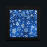Jul Snöflingor Blue och Silver Smyckeskrin<br><div class="desc">Du tittar på Lee Hiller Photography Art and Design Collection of Home and Office Decor,  Apparel,  Gifts and Collectibles. Utformningen omfattar Lee Hiller Photography och Mixed Media Digital Art Collection. Du kan visa hennes naturfotografi på http://HikeOurPlanet.com/ och följa hennes vandrande blogg i Hett Vår nationalpark.</div>