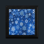 Jul Snöflingor Blue och Silver Smyckeskrin<br><div class="desc">Du tittar på Lee Hiller Photography Art and Design Collection of Home and Office Decor,  Apparel,  Gifts and Collectibles. Utformningen omfattar Lee Hiller Photography och Mixed Media Digital Art Collection. Du kan visa hennes naturfotografi på http://HikeOurPlanet.com/ och följa hennes vandrande blogg i Hett Vår nationalpark.</div>