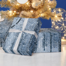 Jul snöflingor genom träd-omslaget presentpapper