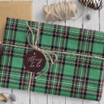 Jul Tartan Grönt/Red ID768 Presentpapper<br><div class="desc">Dessa ursprungliga komar av mönster i tre fantastiska kombinationer av färg perfekt för din julklapp. Tartans gör en underbar jul i mönster och den här har vackra skuggor av grönt och tegelrött. Sök i ID768 för att se hela sortimentet av färg och ytterligare produkter med den här tartan.</div>