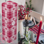 Jul Tartan - Röd och vit med Poinsettia Presentask För Vinflaska<br><div class="desc">Jultartan i rött och vitt med poinsettias. Andra tartan- och färgvägar tillgängliga utan blomman.</div>