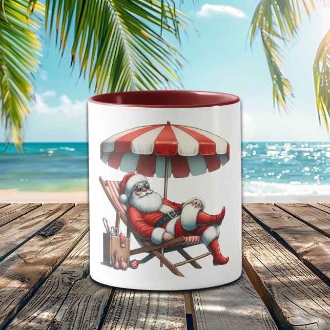 Jul tomte under en strandparasoll jul mugg (Skapare uppladdad)