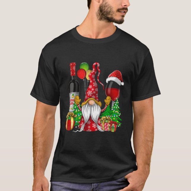 Jul Vin Gnomes for Julafton Cheer T Shirt (Framsida)
