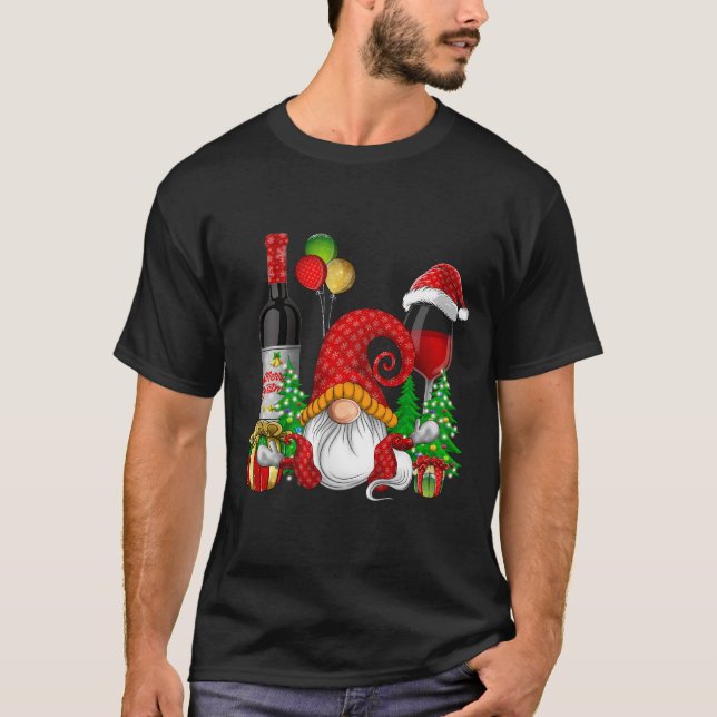 Jul Vin Gnomes for Julafton Cheer T Shirt (Framsida)