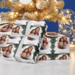 Jul Winter Greenery Mistletoe Photo Presentpapper<br><div class="desc">Denna vackra julklapp som omsluter pappra visar ett lodrät foto i ett rundat ram,  försedd med en vinter-bladsmistletoe gräns. Anpassa den här presentfigursättningen för eleganten med ditt favoritfoto och namn.</div>
