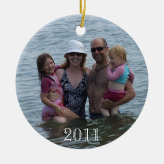 Julafton 2011 familjer på stranden julgransprydnad keramik