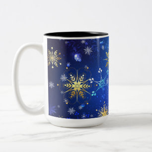 JULAFTON Blue Background med Golden Snöflingor Två-Tonad Mugg