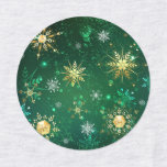 Julafton Golden Snöflingor på Grönten - bakgrunden Klistermärke<br><div class="desc">Gröntens julbakgrund med guld och grönt smycken snöflingor. Golden snöflingor. Julafton.</div>