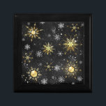 Julafton Golden Snöflingor på svart bakgrund Minnesask<br><div class="desc">Svart julbakgrund med guld och svart smycke snöflingor. Golden snöflingor. Julafton.</div>