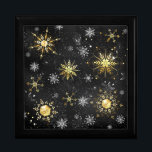Julafton Golden Snöflingor på svart bakgrund Minnesask<br><div class="desc">Svart julbakgrund med guld och svart smycke snöflingor. Golden snöflingor. Julafton.</div>