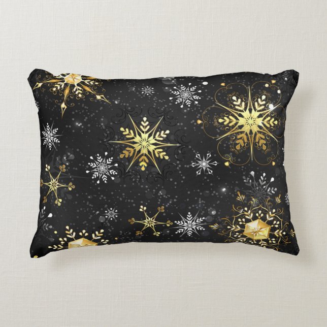 Julafton Golden Snöflingor på svart bakgrund Prydnadskudde (Framsidan)