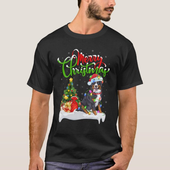 Julafton Lighting Matching Santa Bernese Mountain  T Shirt (Framsida)