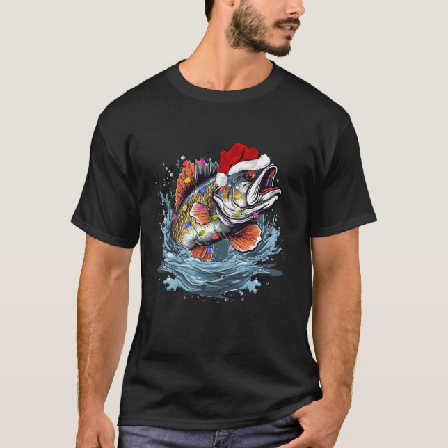 Julafton Ljus Santa Hat Bass Fish Jul vid fiskesto T Shirt (Framsida)