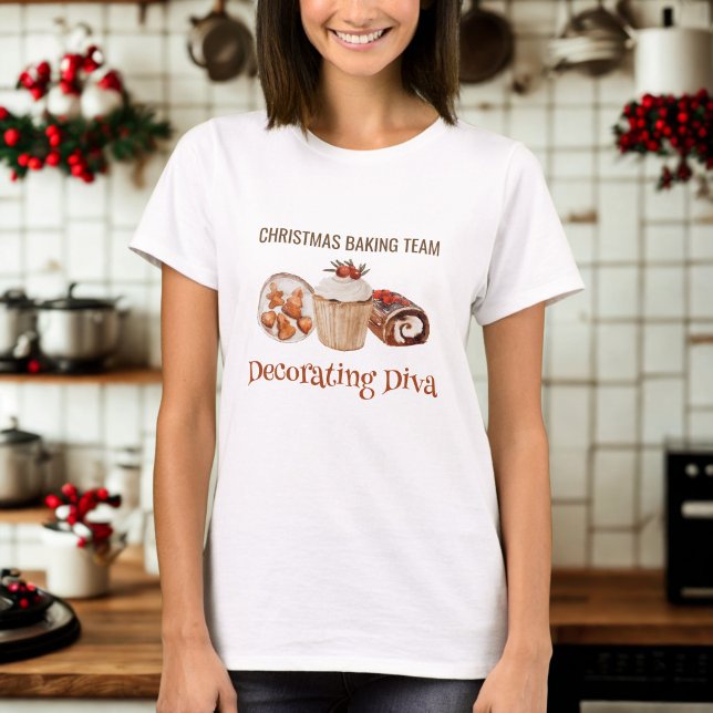 Julbakstema Dekorerande Divan T-Shirt (Skapare uppladdad)