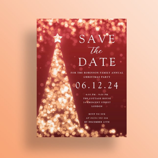 Juldagen Party Spara datumet Guld Träd Glam Red Meddelande Vykort (Christmas Party Save The Date Gold Tree Glam Red Announcement Postcard)