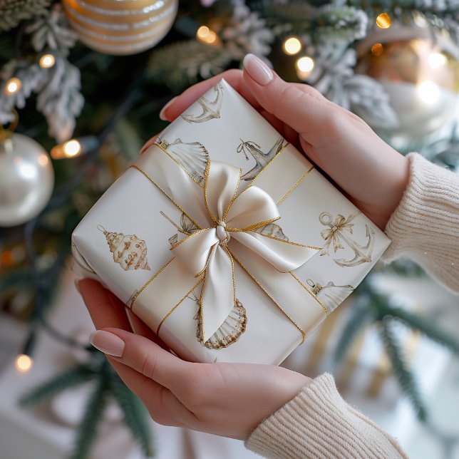 Juldekorationer av kustskal presentpapper (Seashell Ornaments Coastal Christmas Gift Wrap Paper)