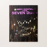 Juldekorationer, Seven Dials, London UK Pussel<br><div class="desc">Pussel har ett originalfoto av Juldekorationer vid Seven Dials i Covent Garden,  London,  England. Det finns också många fler illustrerade och fotopussel från den här butiken. Om du inte ser pusslet du är tittar för,  kontakta Rebecca för att få något designat bara för dig!</div>