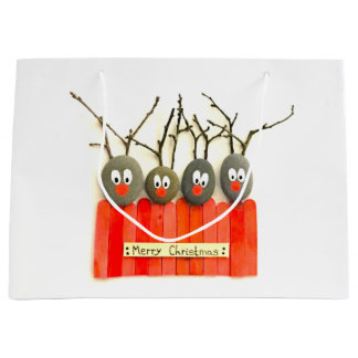 Julen för Pebblekonstren hänger lös