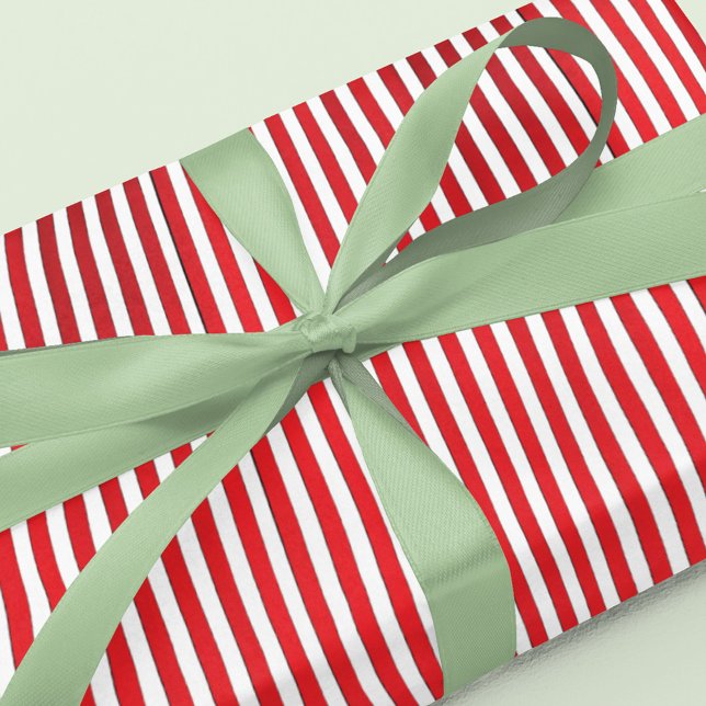 Julens Helgdag, enkelt rödstrippat Festive Presentpapper (Christmas whimsical candy cane striped wrapping paper.)
